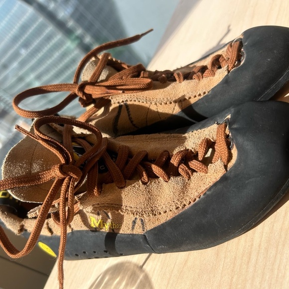 La Sportiva unisex women 9.5 climbing Athletic Shoes in very good condition - Picture 4 of 12